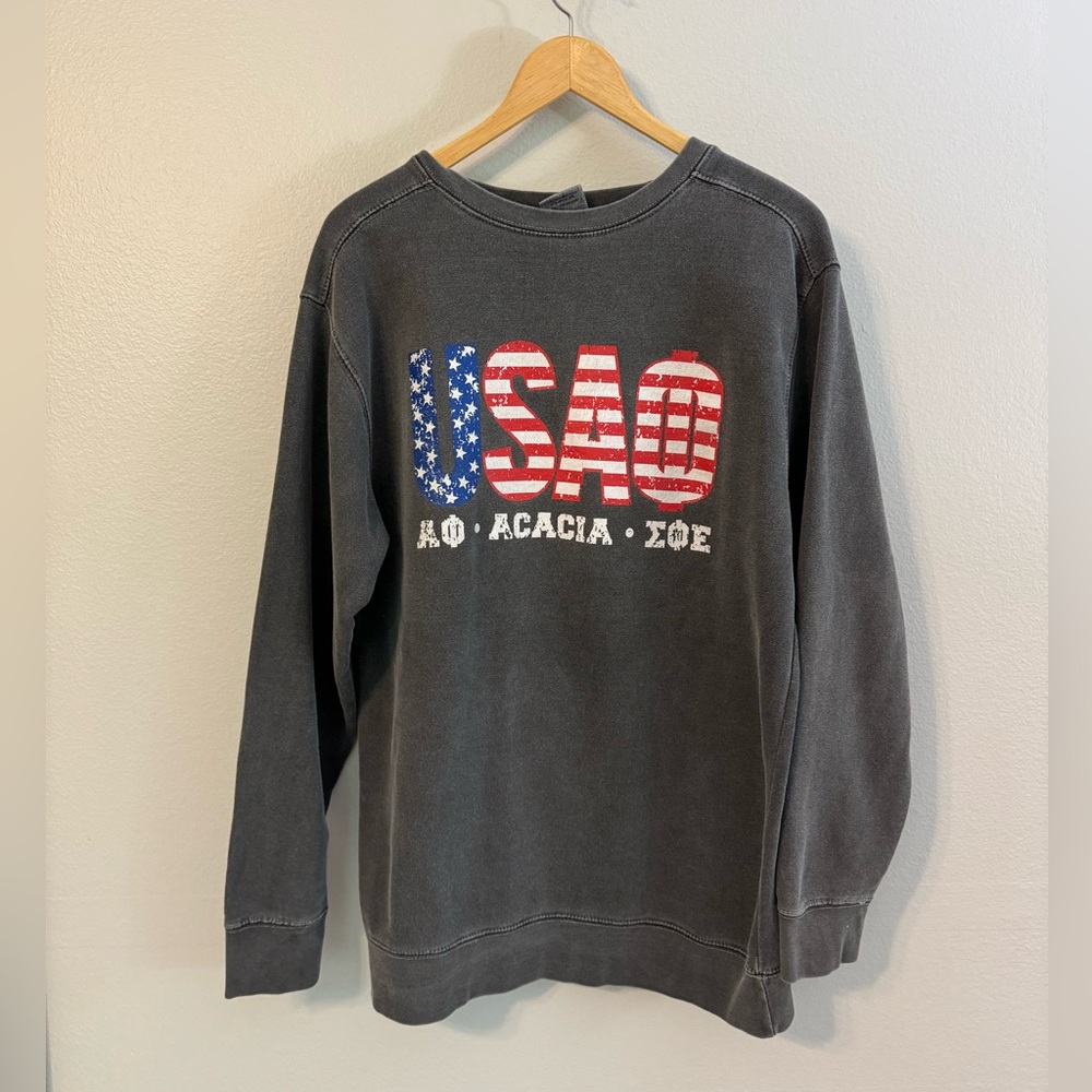 Alpha Phi Comfort Colors Sweatshirt - Size Medium